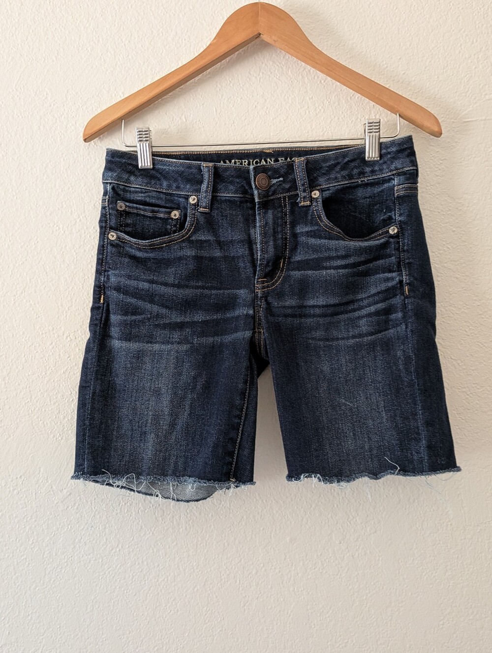 American Eagle Skinny Bermuda Denim Shorts Frayed Hem Size 10